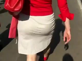 I followed this redhead milf in public to film her big butt
