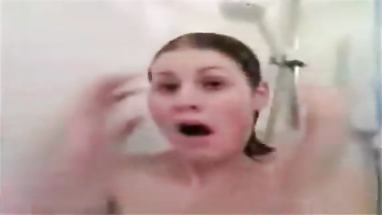 Dude surprises his girlfriend in the shower