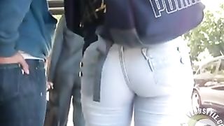 Beautiful young lady with a huge ass is wearing tight jeans--_short_preview.mp4