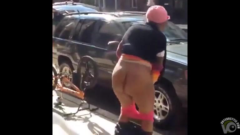 Bootylicious black woman moons on the street