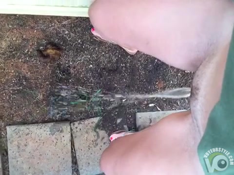 I film myself making my pussy spray warm piss