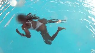 Bootylicious chick shows her tits under the water--_short_preview.mp4