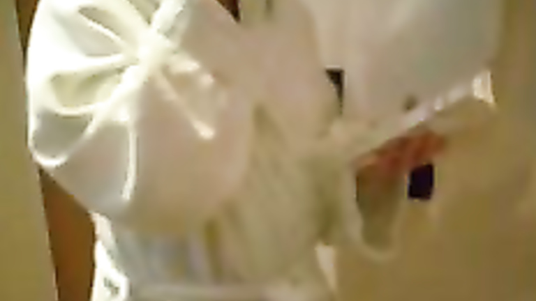 Amateur exposes her titties to delivery boy