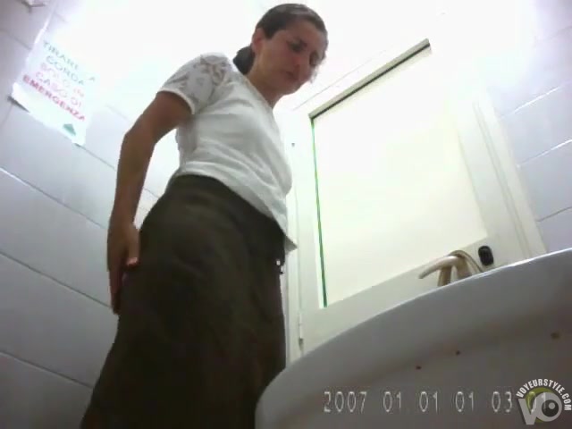 ⭐ Brunette goes poop in a hidden camera video
