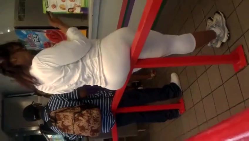 Huge bubble butt in white yoga pants
