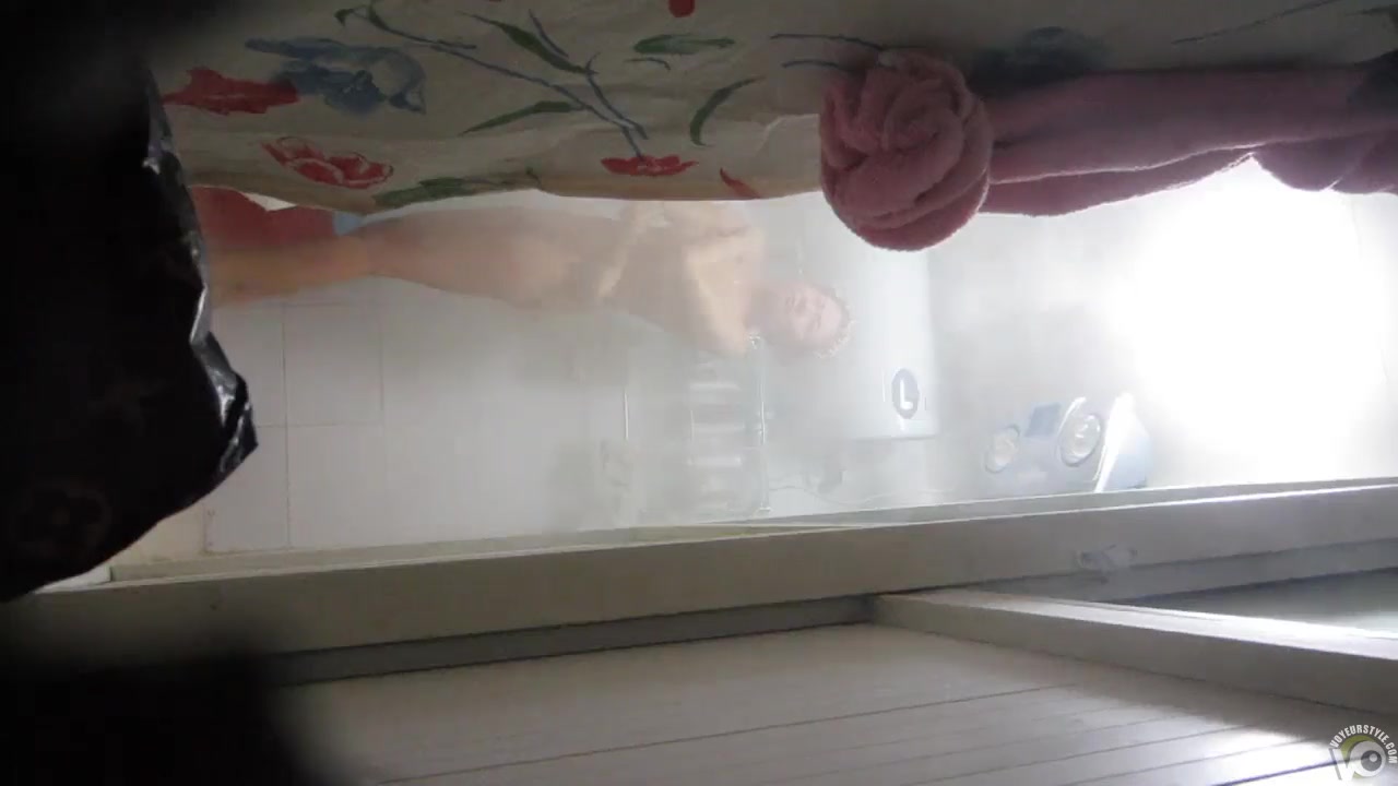 My Chinese friend filmed while washing her curves