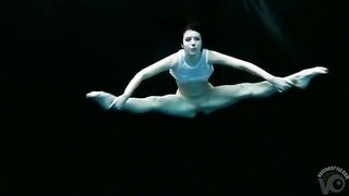 Flexible young swimmer in solo underwater video--_short_preview.mp4