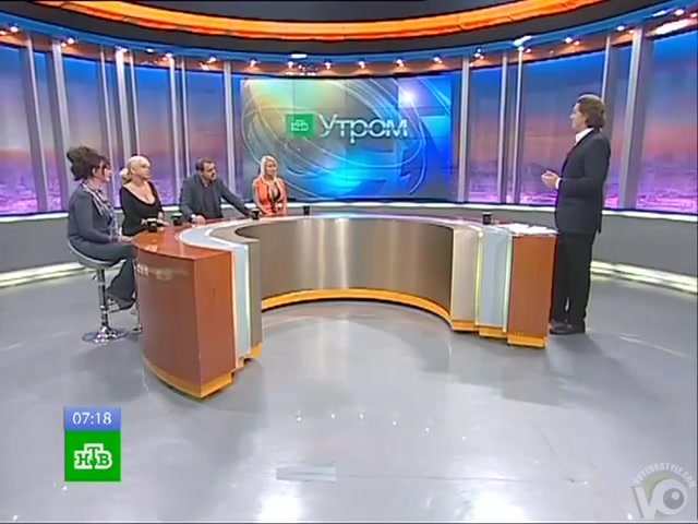 Big-breasted bimbo with hot cleavage on Russian TV