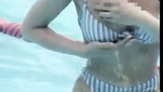 Japanese girl slips from her bikini--_short_preview.mp4
