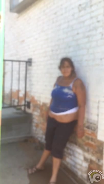 Stranger stops the chubby woman in urinating