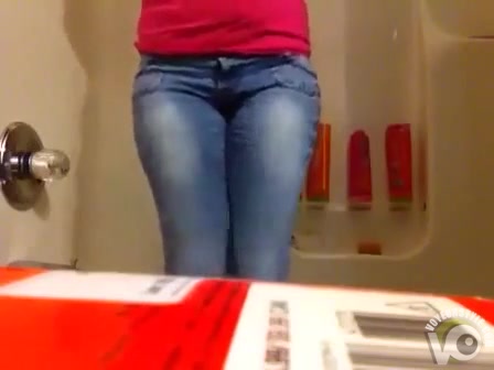 Desperate girl in jeans fails to hold in her pee