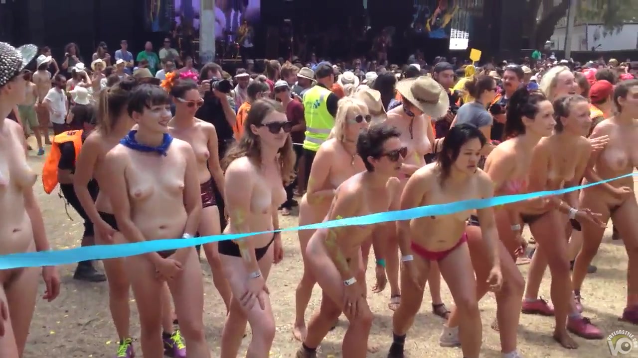 Naked students get ready to compete in a marathon