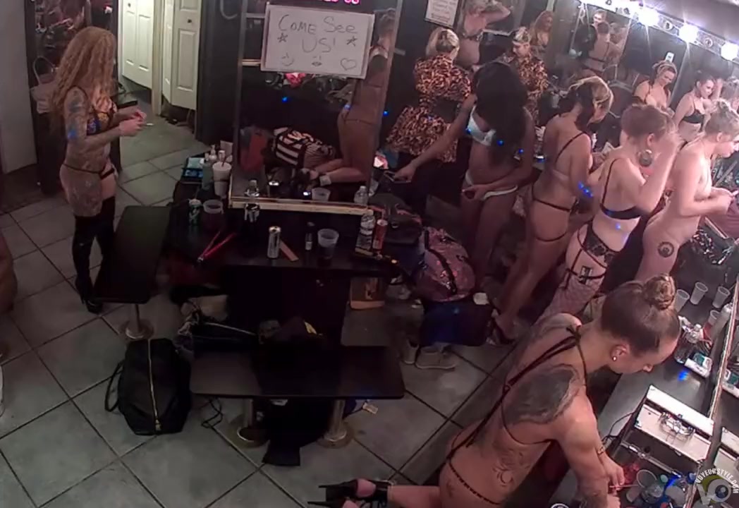 Striptease dancers go nude in the backstage