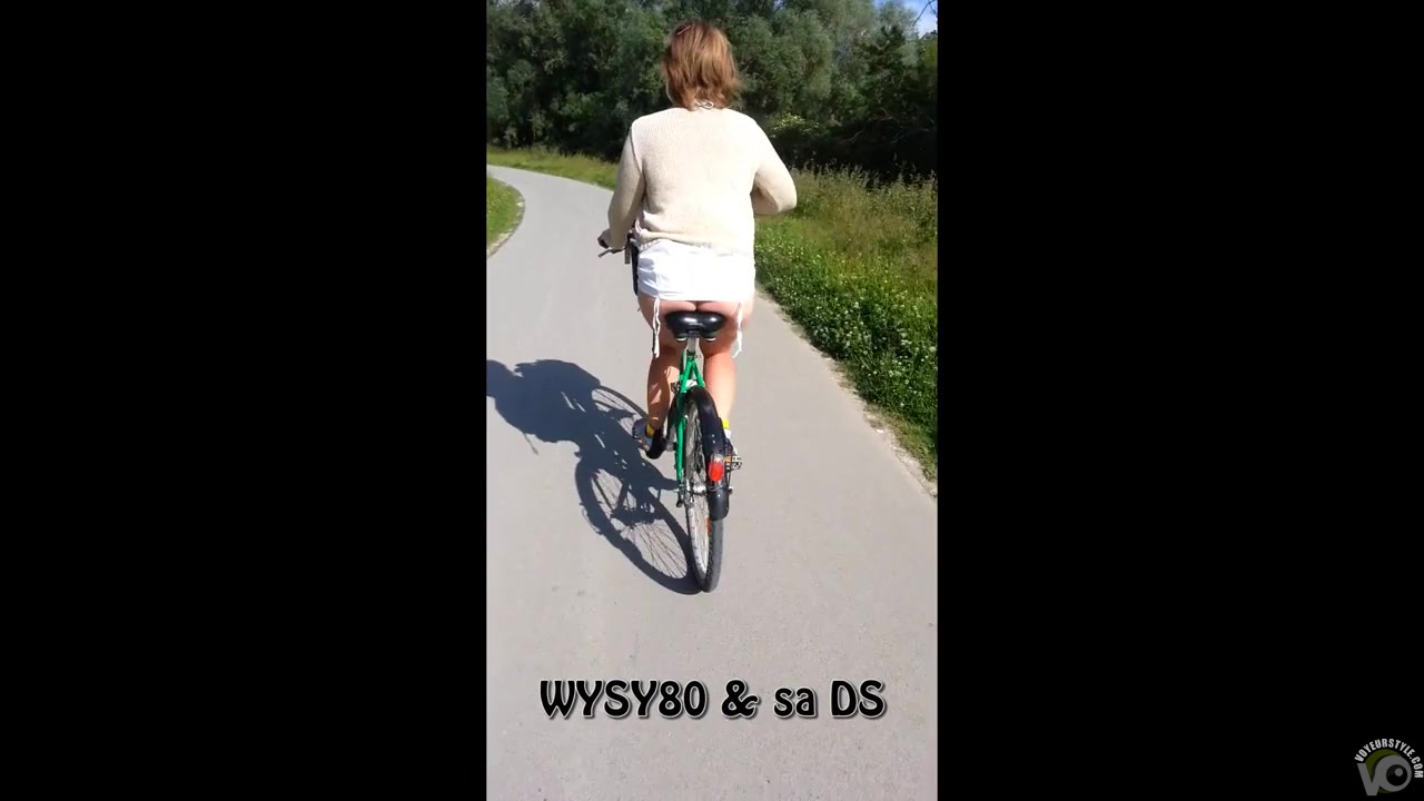 Stacked mature lady cycles and reveals big butt cheeks and saggy tits