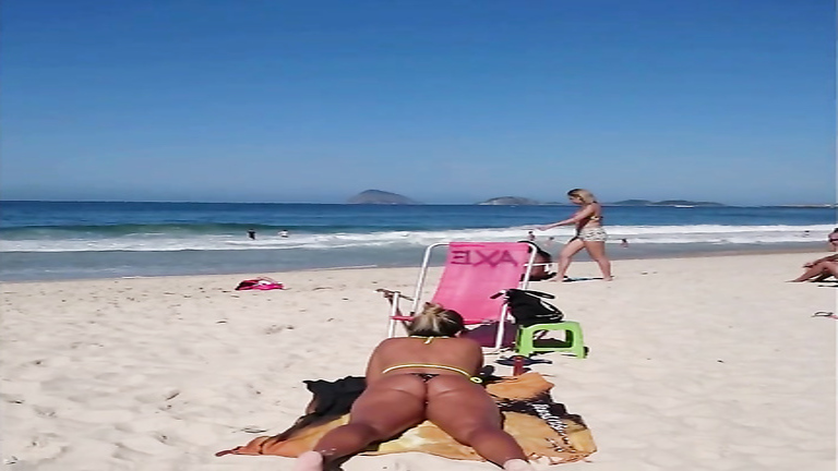 Nude ass in Rio de Janeiro