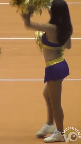 Sweet cheerleader makes her round buttocks bounce