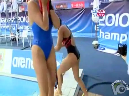 Sexy divers in swimsuits have great asses