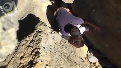 Drilling her twat between the rocks