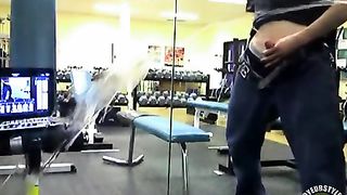 Dude pissing on the gym mirror and filming it--_short_preview.mp4
