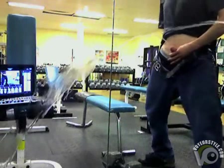 Dude pissing on the gym mirror and filming it