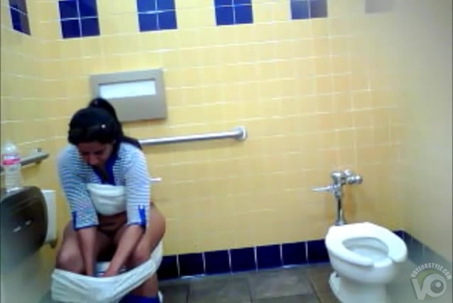 Thick Mexican woman piddles and washes her genitals in the restroom