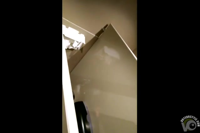 Mexican woman gets taped shitting hard in a public ladies room