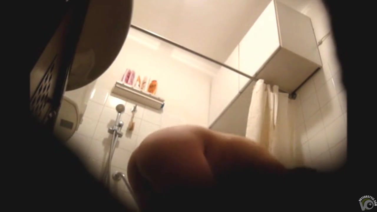 Chubby cutie secretly filmed in the bathroom