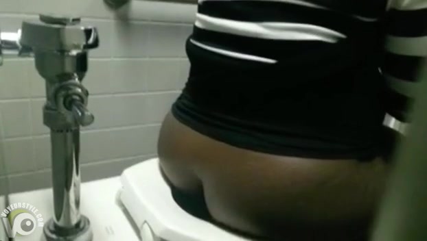 Spying on a black BBW pissing in a public toilet | Porn Clips Mobi