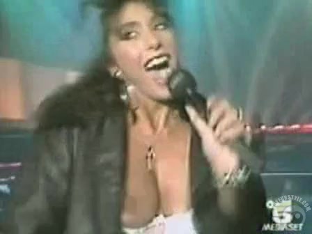 Italian popstar sings and her big tit pops out