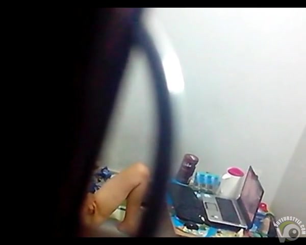Thai woman being filmed when fingering on cam