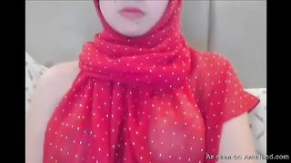 Cute brunette Arab camgirl showing her small boobs--_short_preview.mp4