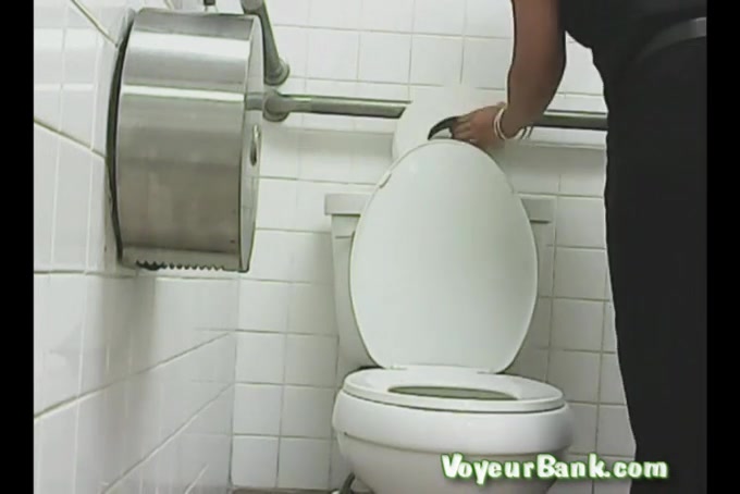 White lady in the public restroom filmed on hidden voyeur video