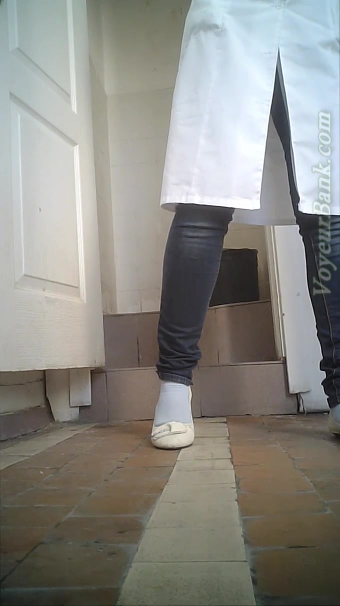 White chick in black jeans and white blouse pissing