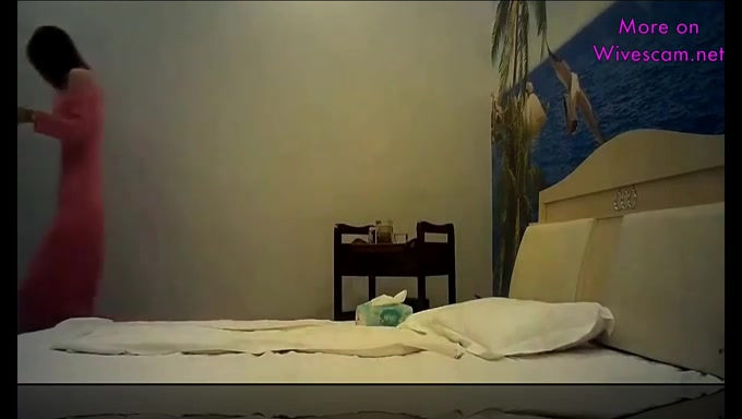 This cum thirsty Asian masseuse gives an absolutely hellish orgasm