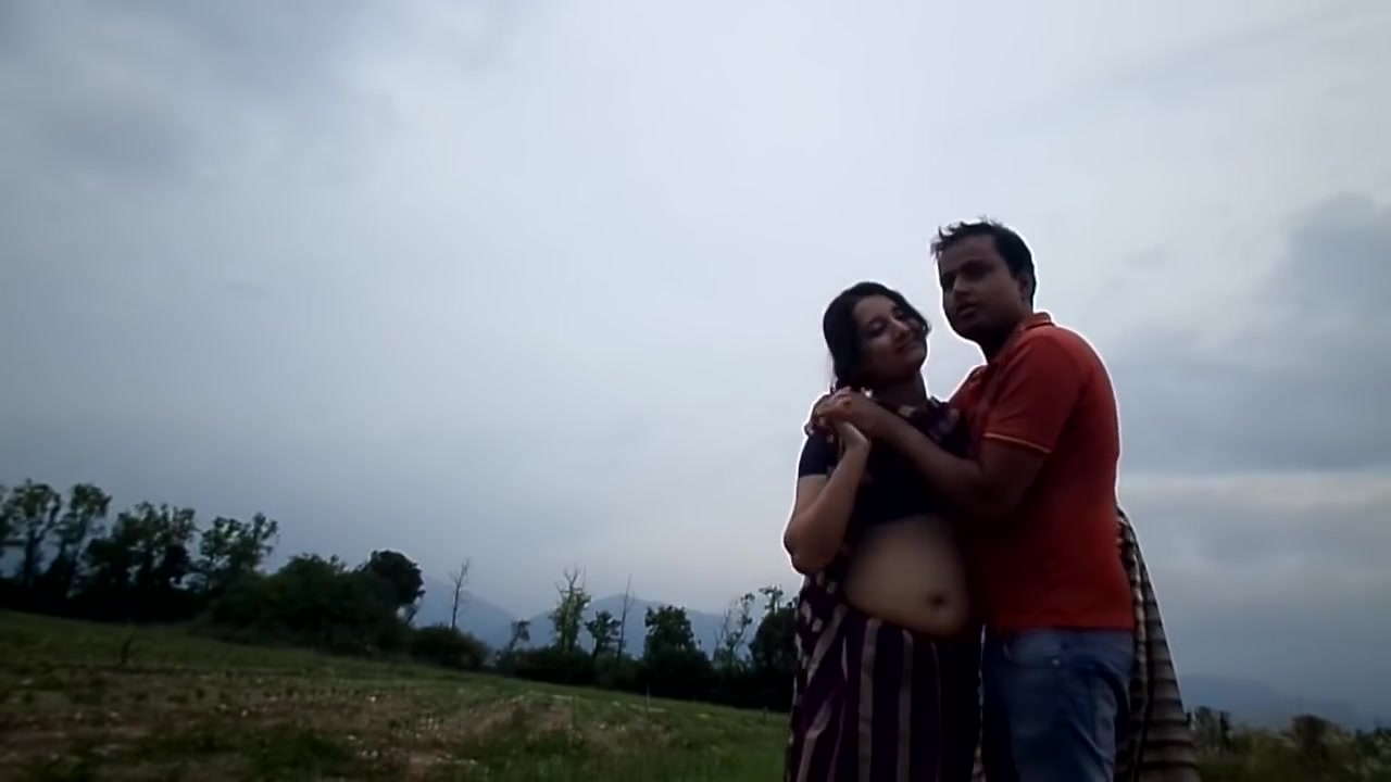 Amateur indian porn - big navel aunty boob press in street hot