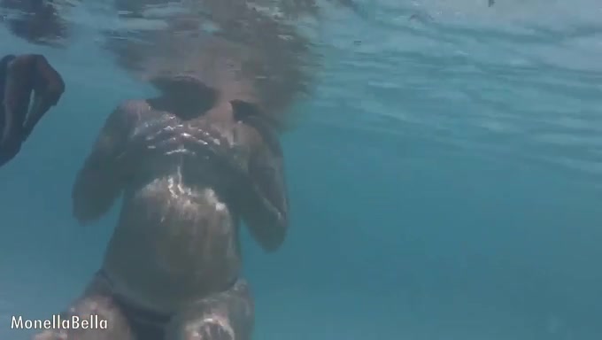 Me and my sexy girlfriend testing underwater camera